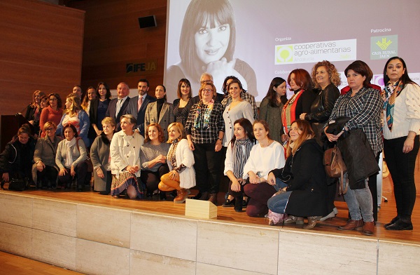 400 personas asisten a la puesta de largo de la Asociación de Mujeres de Cooperativas Agro-alimentarias en Jaén con Irene Villa como protagonista