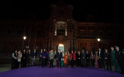 Moreno insta a todos a trabajar para erradicar la violencia contra la mujer. “En esa lucha, la más justa y legítima, estará siempre el Gobierno andaluz”