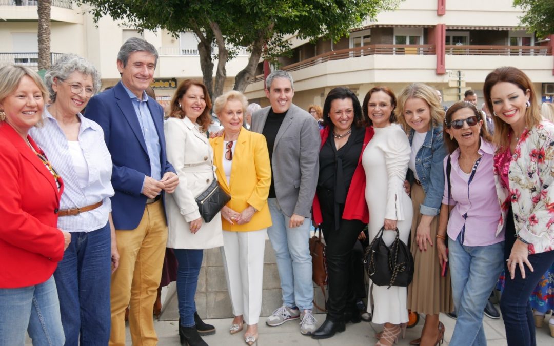 Carmen Crespo pone en valor el papel de la mujer rural y del mar en la ‘Ecoferia’ de Adra (Almería)