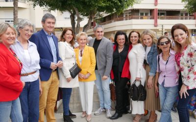 Carmen Crespo pone en valor el papel de la mujer rural y del mar en la ‘Ecoferia’ de Adra (Almería)