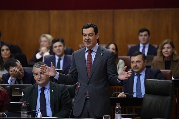 Moreno defiende los avances que se han logrado en materia de igualdad en Andalucía y aboga por luchar ante cualquier discriminación